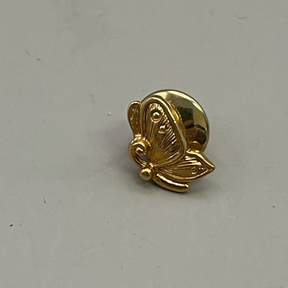Gold Classical Profile Brooch